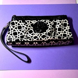 Vera Bradley Frill Collection Hangin Out Wristlet in Night & Day pattern
